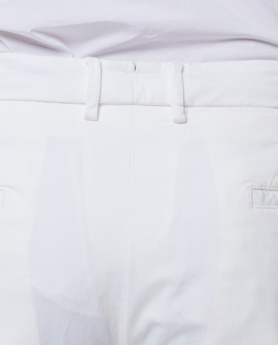 Calças Chinos Regular em Branco